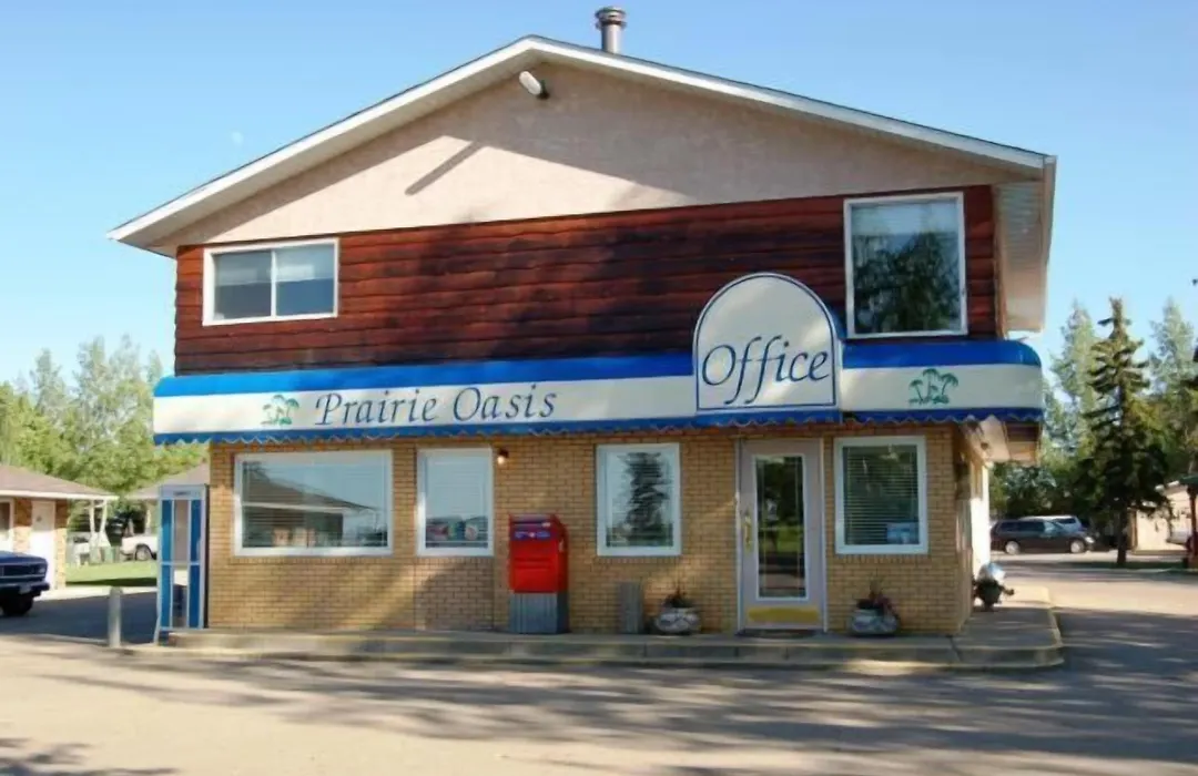 Prairie Oasis Tourist Complex-1